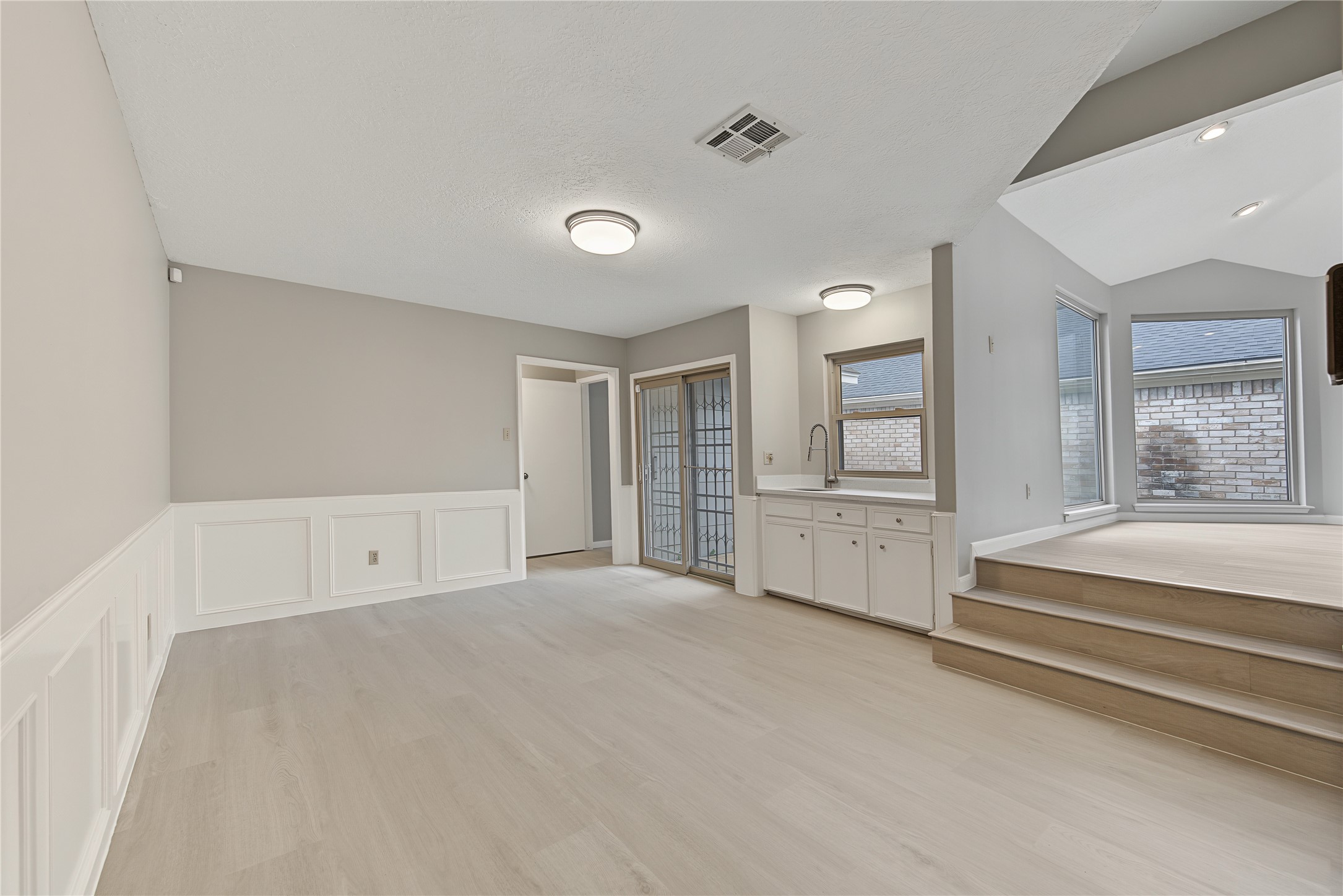 9606 Sandstone Road Houston, TX 77036 - Photo 5 of 43 Gallery Image 5