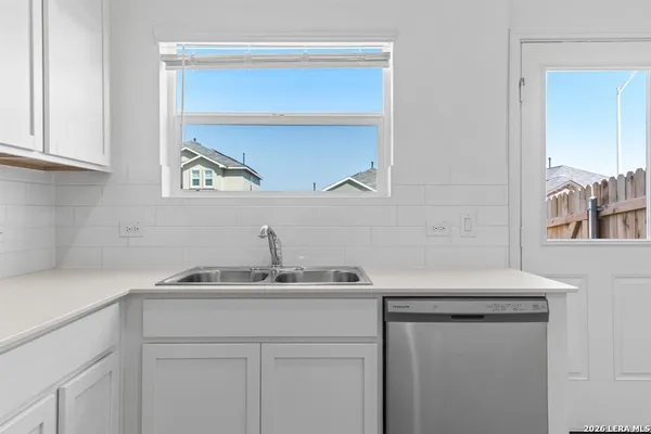 $2,825 | 104 Mayacama Loop, San Marcos, TX 78666