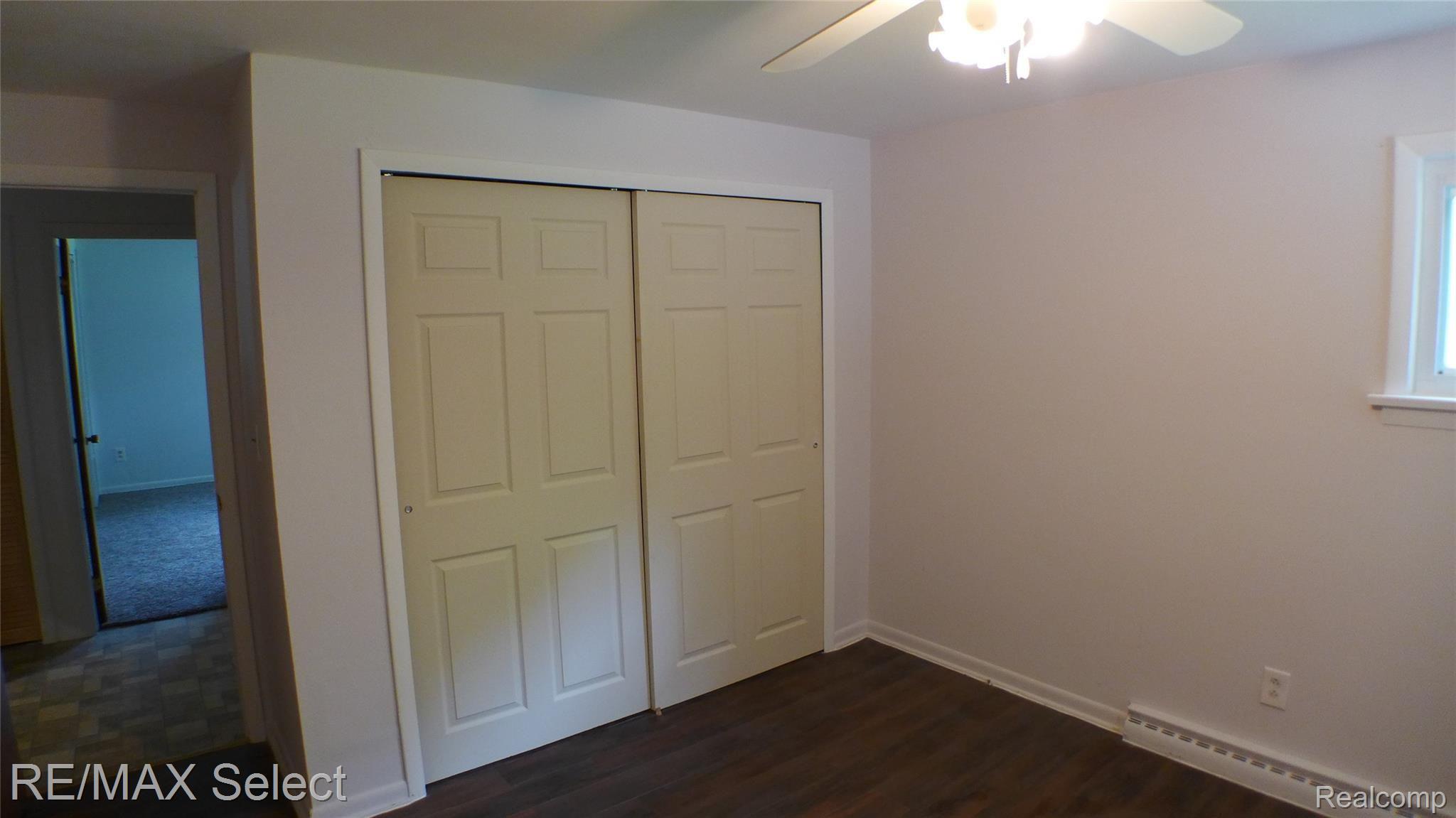 2290 North Center Road Burton, MI 48509 - Photo 10 of 17 P1060289.JPG