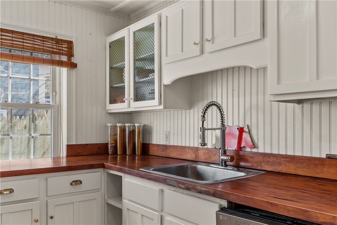 31 Reed Street Tiverton, RI 02878 - Photo 7 of 32
