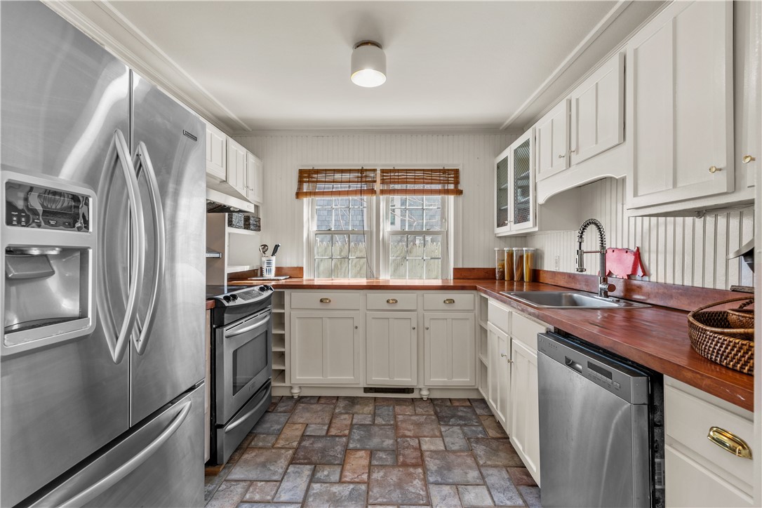 31 Reed Street Tiverton, RI 02878 - Photo 8 of 32
