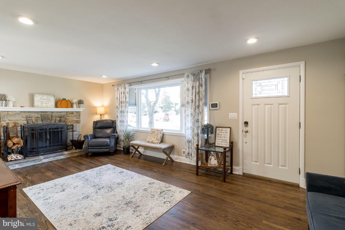 11 Croftley Road Lutherville-Timonium, MD 21093 - Photo 2 of 42 Living Room on Main level