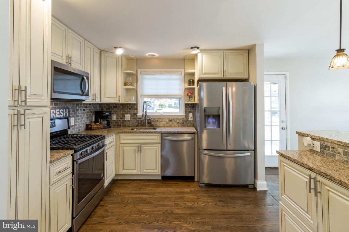 11 Croftley Road Lutherville-Timonium, MD 21093 - Photo 13 of 42 Stainless Steel Appliances