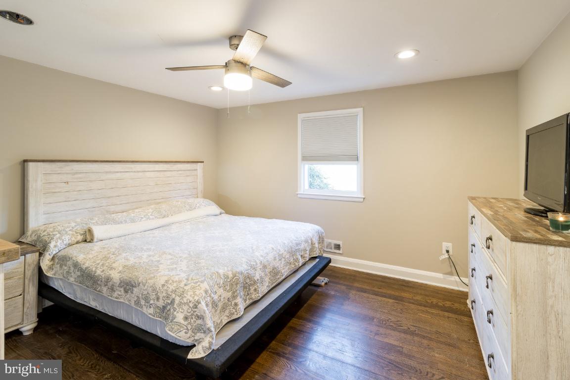 11 Croftley Road Lutherville-Timonium, MD 21093 - Photo 5 of 42 Primary Bedroom