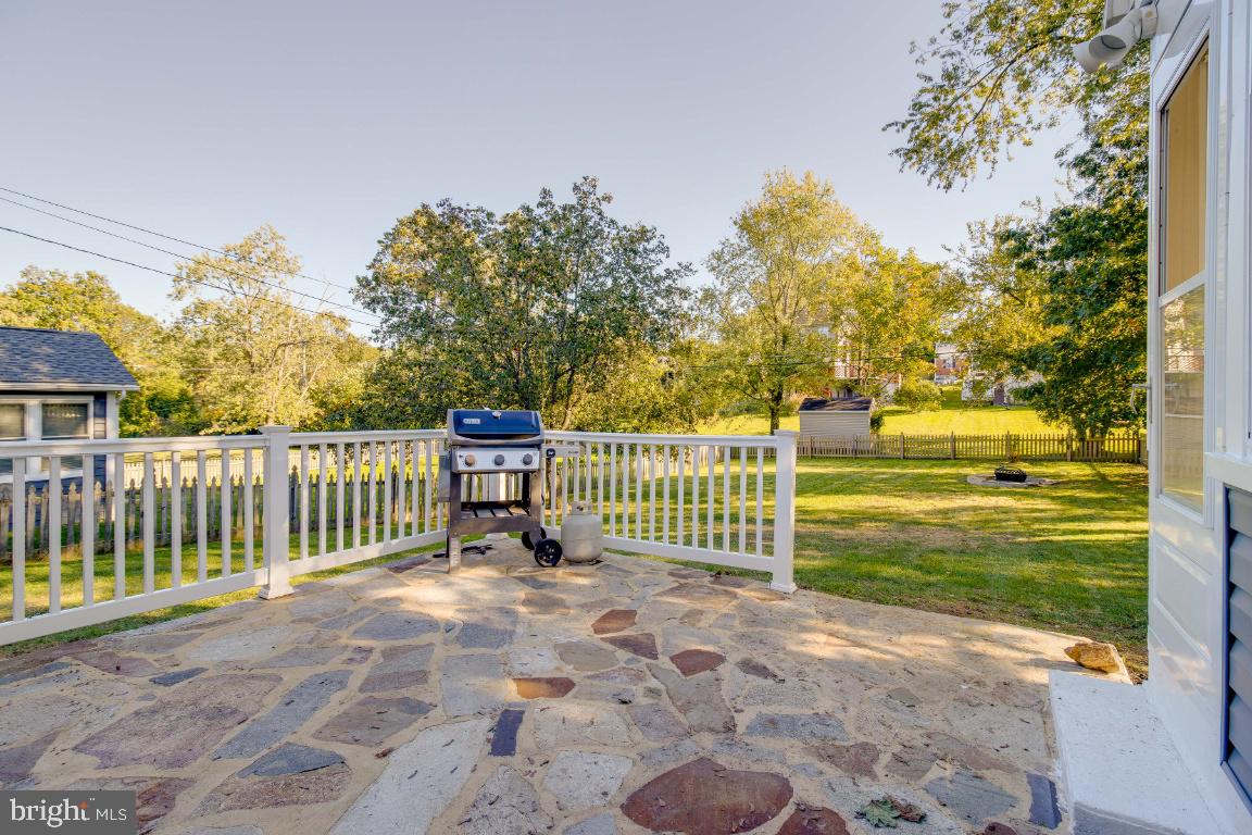 11 Croftley Road Lutherville-Timonium, MD 21093 - Photo 7 of 42 Stone Patio Off Sunroom