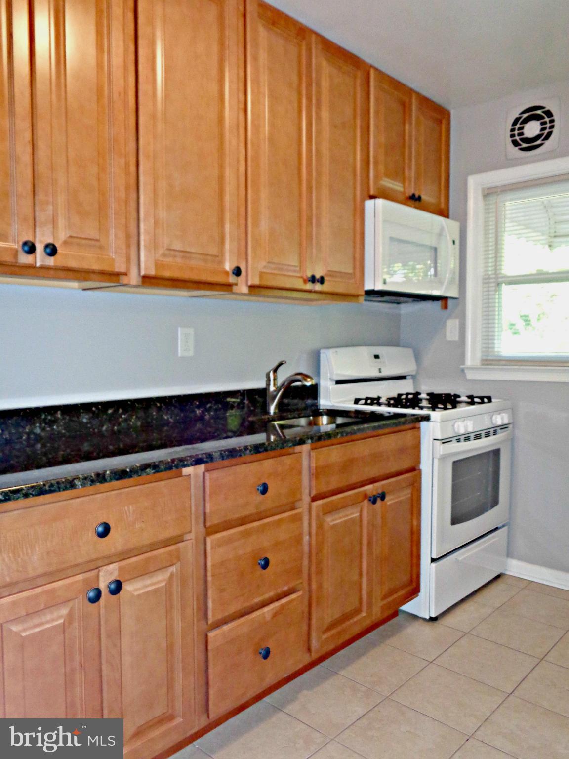 2230 Southorn Road Baltimore, MD 21220 - Photo 6 of 25 Kitchen