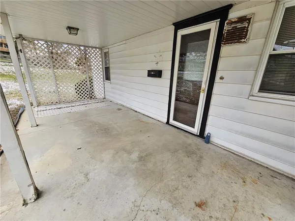 a view of a garage