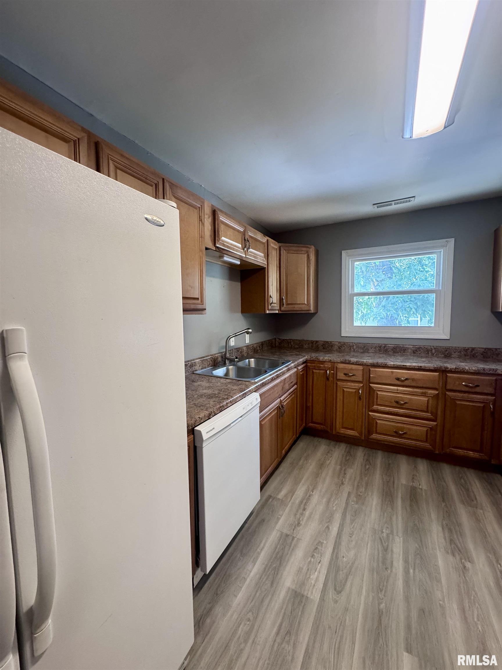 403 East Murray Street Macomb, IL 61455 - Photo 9 of 17