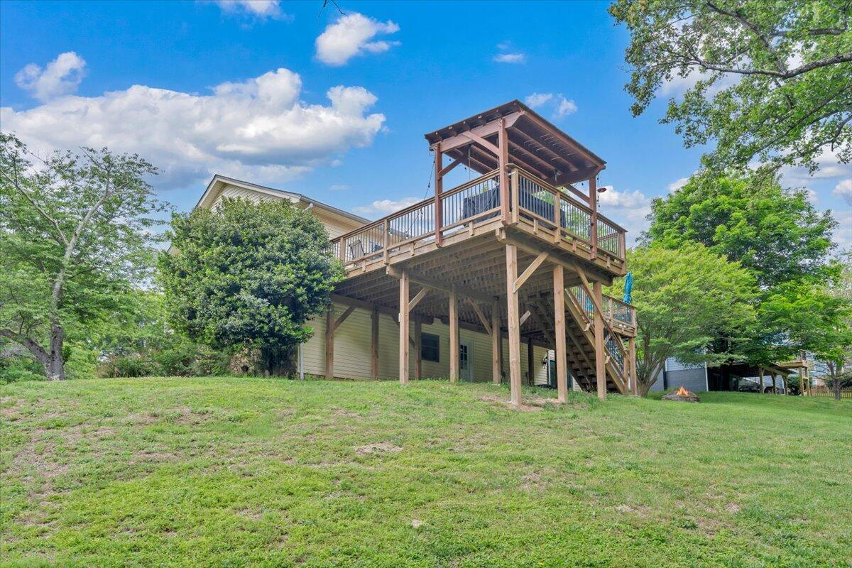 7851 Cedar Edge Road Roanoke, VA 24018 - Photo 34 of 44 a front view of a house with a garden