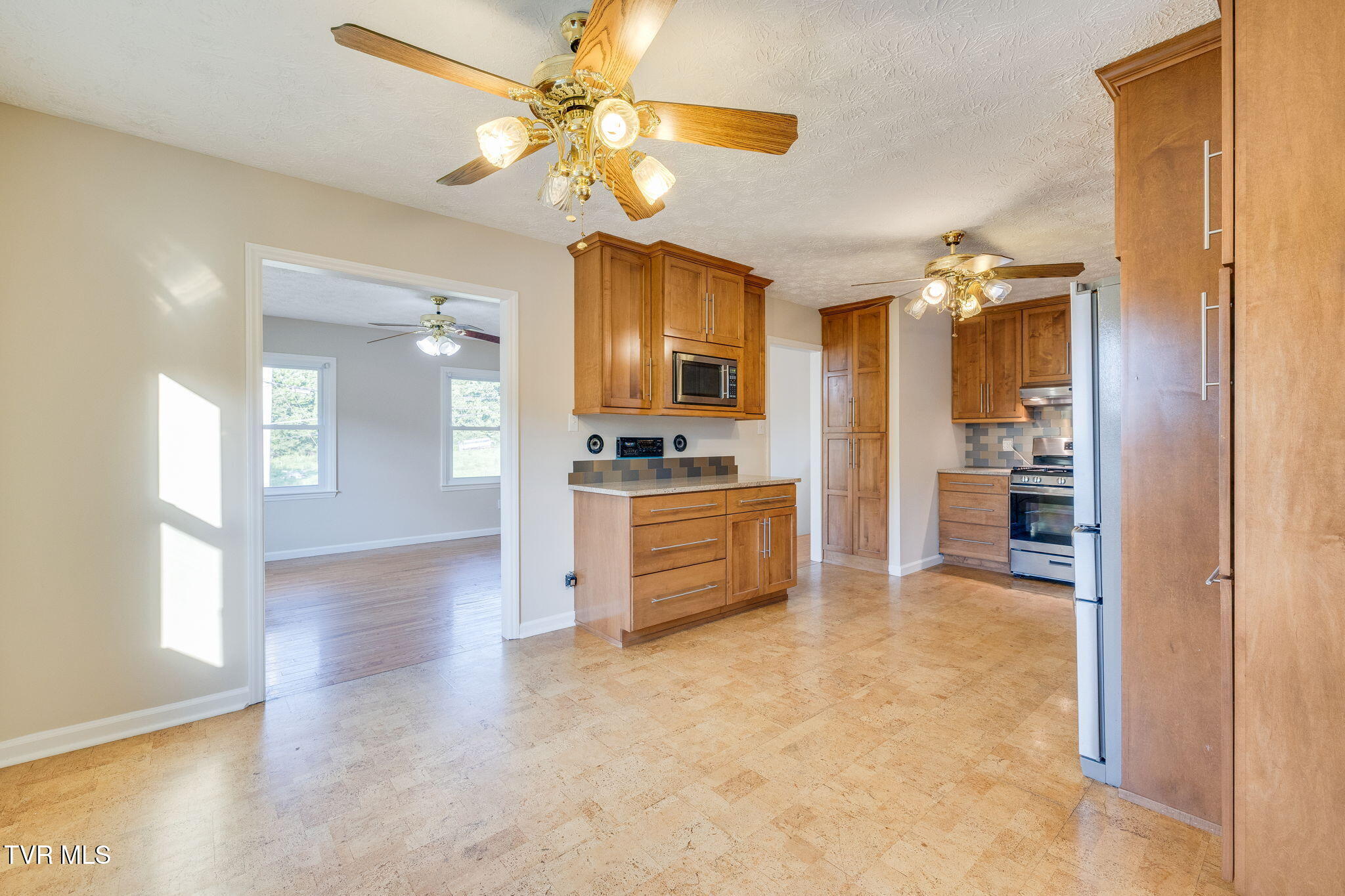 101 Popular Grove Road Elizabethton, TN 37643 - Photo 10 of 38 010