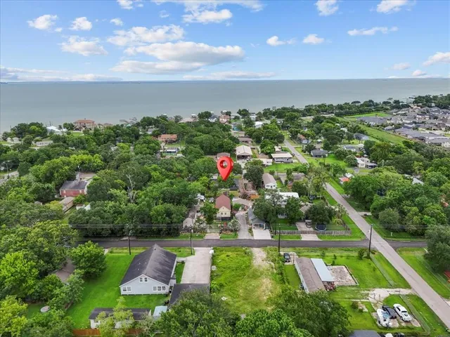 $299,800 | 4734 Oleander Street, Bacliff, TX 77518