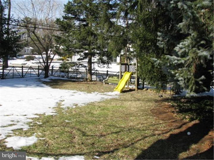 301 Blue Ridge Road Plymouth Meeting, PA 19462 - Photo 12 of 14 Side Yard