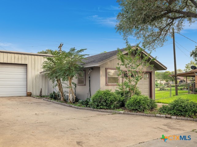 906 Mead Road Victoria, TX 77904 - Photo 2 of 30