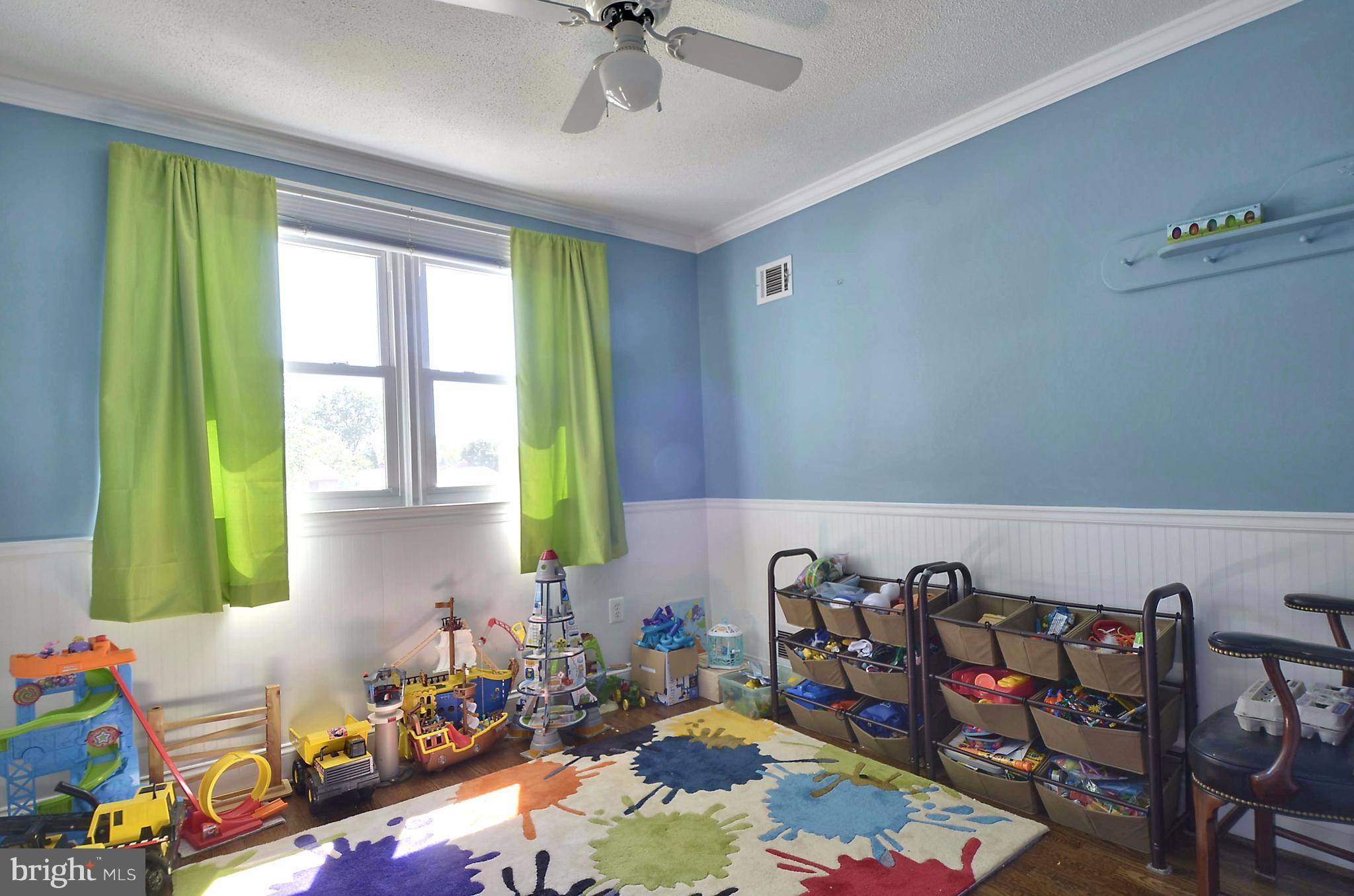223 Rollingfield Road Catonsville, MD 21228 - Photo 13 of 30 All 5 bedrooms have hardwood flooring!