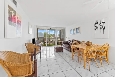 $195,000 | 9451 Evergreen Place, Unit 404, Davie, FL 33324