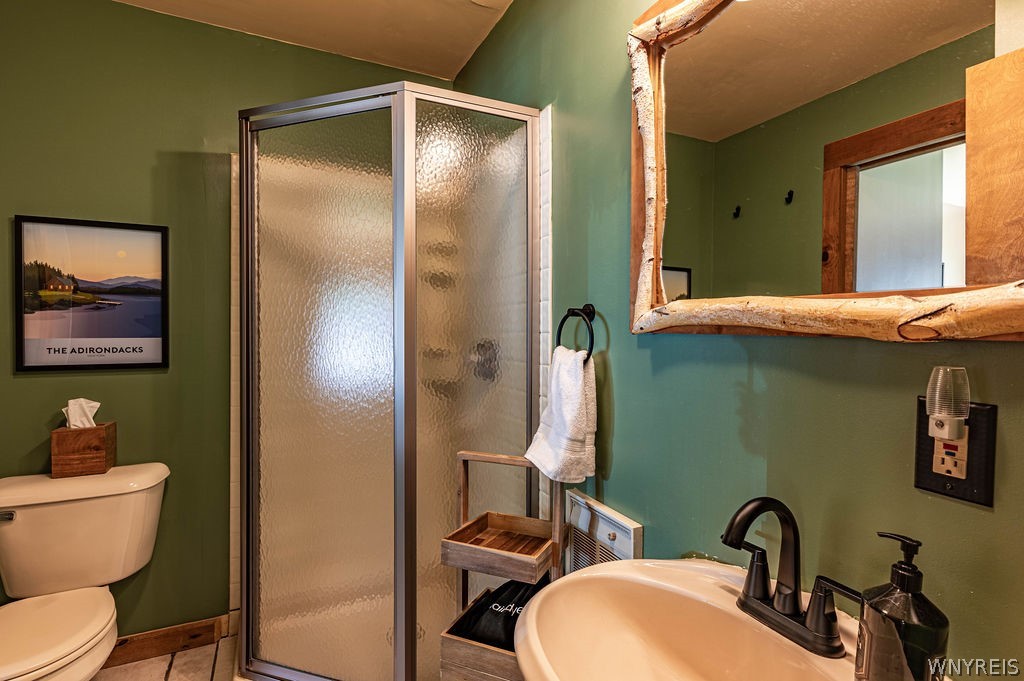 64 Rocky Point Circle, Unit J2 Inlet, NY 13360 - Photo 14 of 46 First floor bathroom