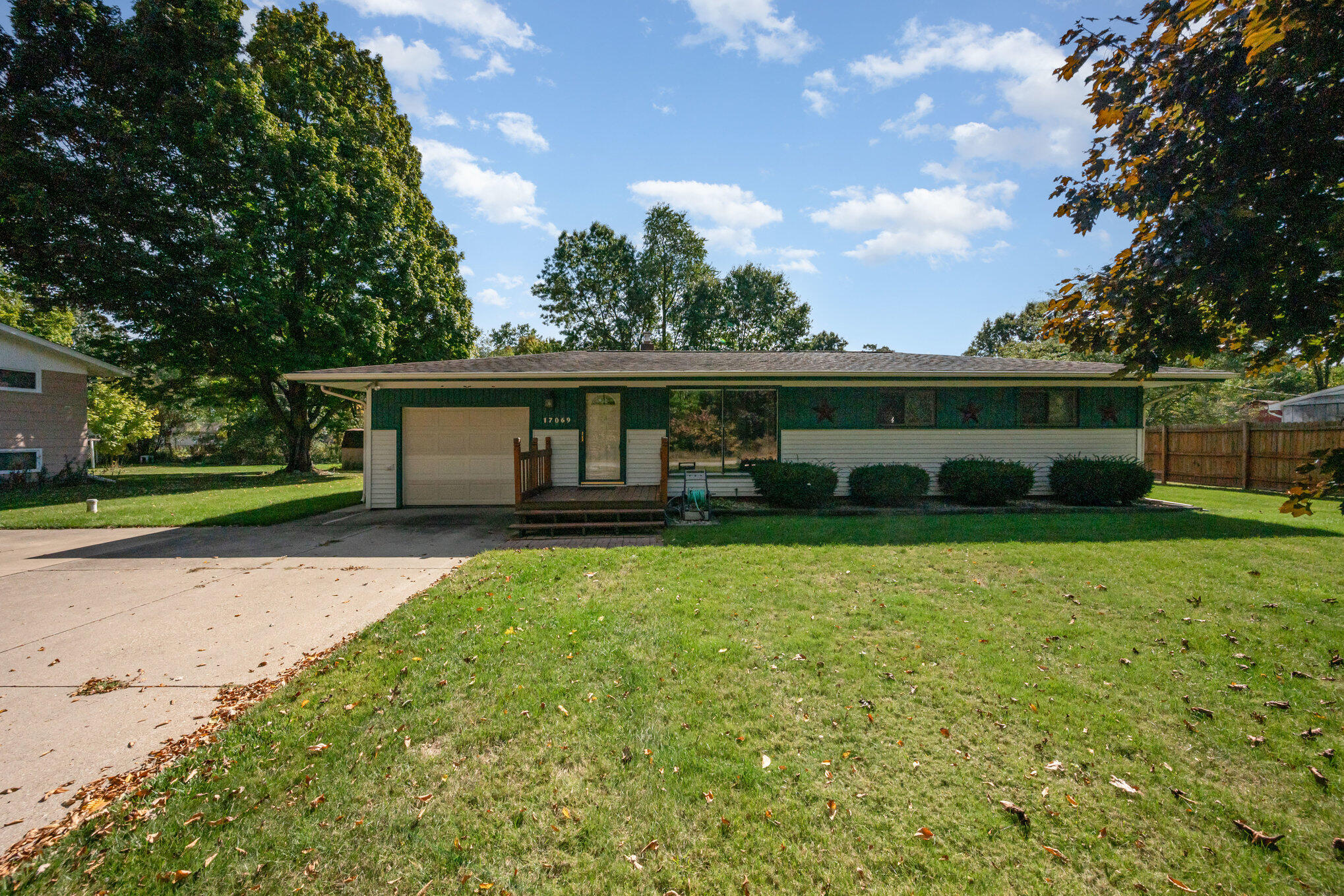 17069 Moorepark Road Three Rivers, MI 49093 - Photo 5 of 26 002_crs_3143-edit_17