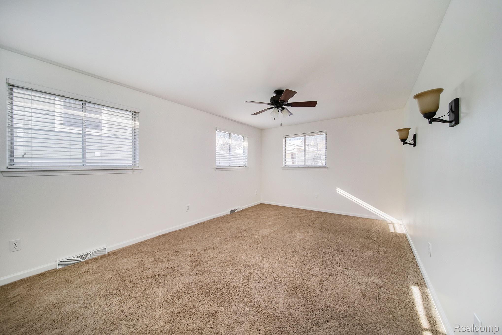 313 North Castell Avenue Rochester, MI 48307 - Photo 14 of 17 313-North-Castell_27-.jpg