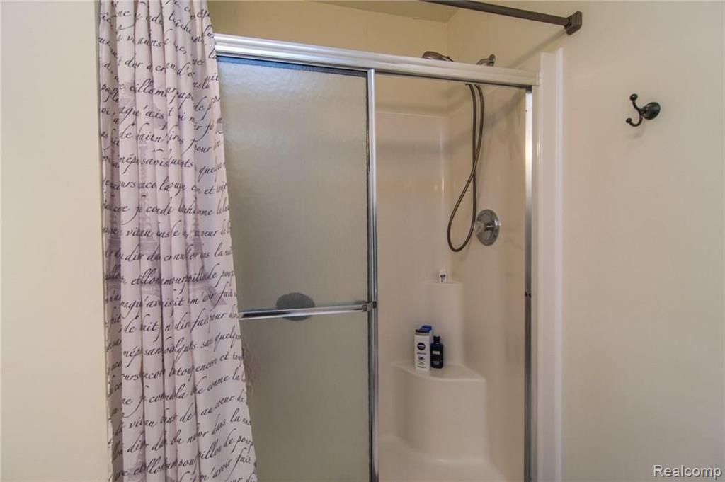 11684 Farmington Road Livonia, MI 48150 - Photo 21 of 35
