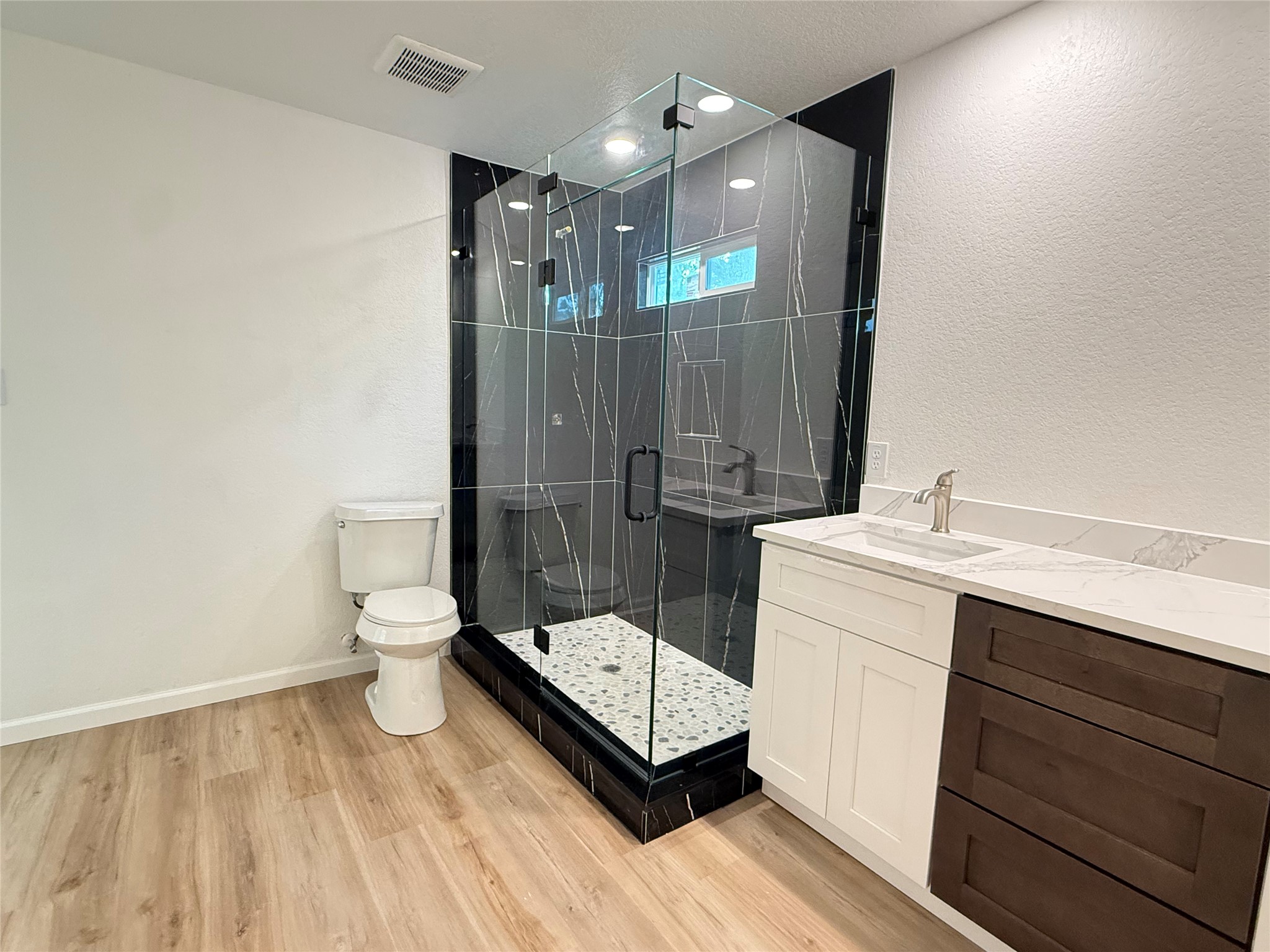 800 Old Thorndale Road Taylor, TX 76574 - Photo 13 of 20 Large primary bathroom