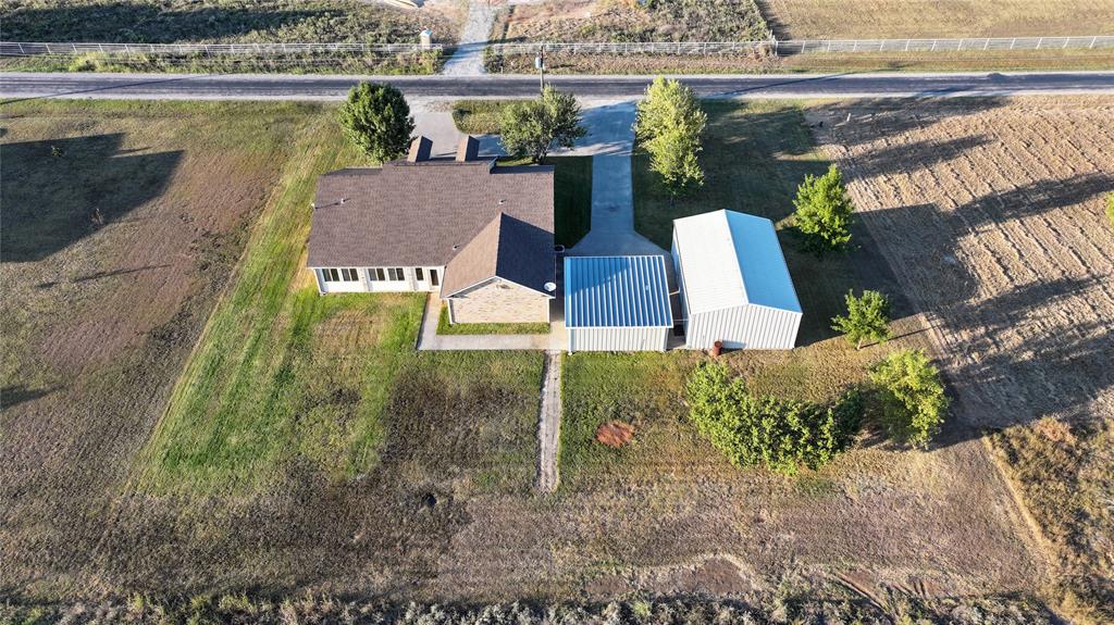 795 Beach Road Bowie, TX 76230 - Photo 4 of 40