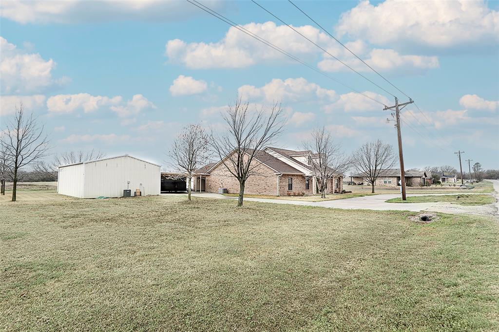 795 Beach Road Bowie, TX 76230 - Photo 6 of 40