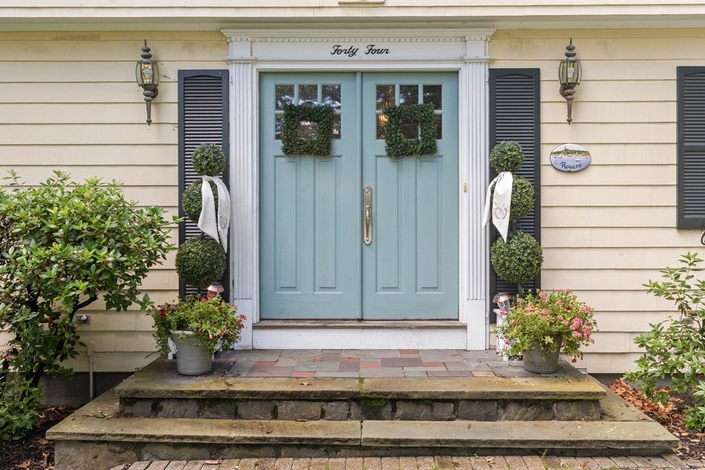 44 Crestwood Road Marblehead, MA 01945 - Photo 2 of 42 a view of a entryway front of house