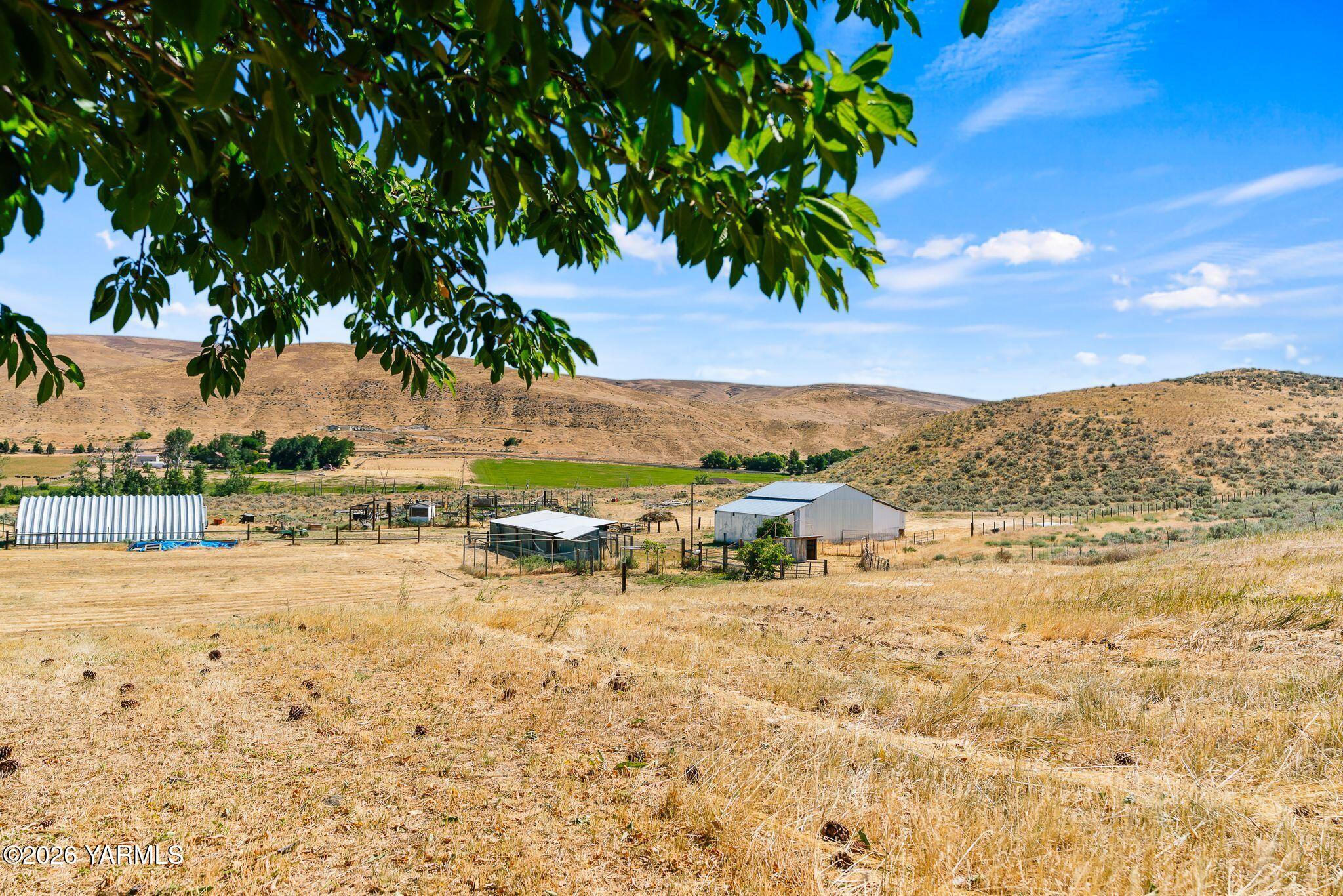 14190 North Wenas Road Selah, WA 98942 - Photo 32 of 35 38_14190 N Wenas Rd-26