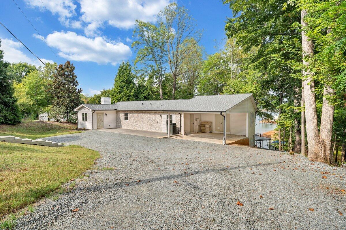 320 Fingerlake Road Penhook, VA 24137 - Photo 5 of 90 MIB07090