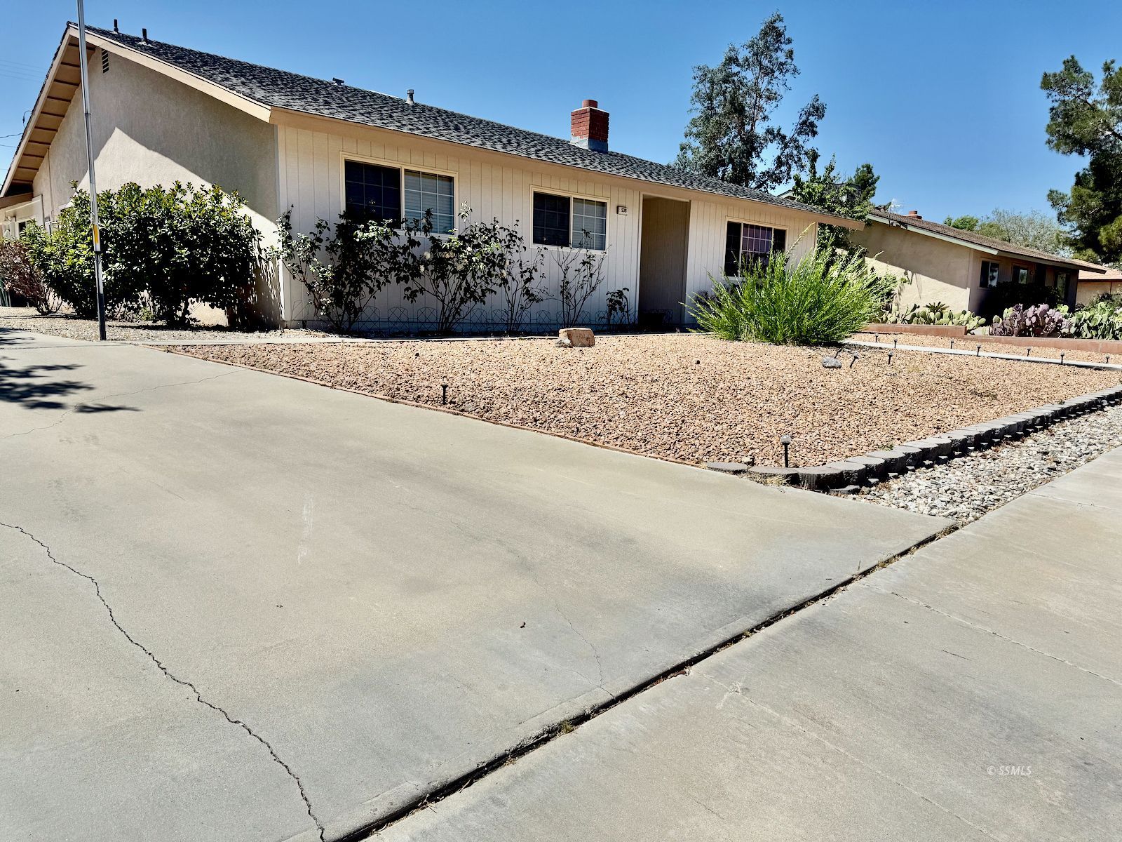539 Garis Avenue Ridgecrest, CA 93555 - Photo 2 of 18