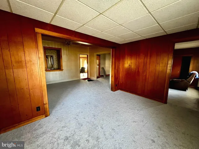 a view of livingroom with furniture