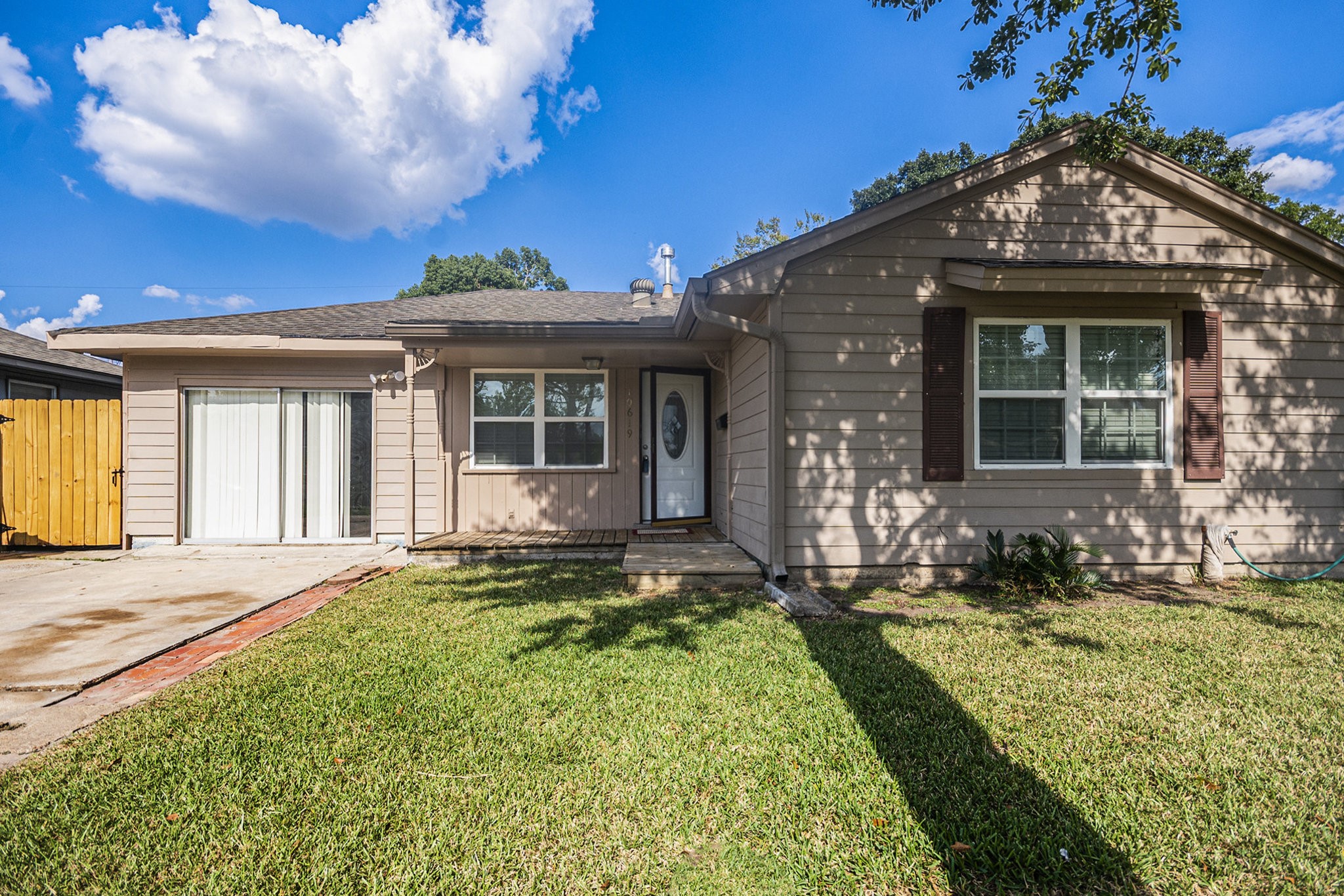10619 Wheaton Drive Houston, TX 77089 - Photo 3 of 25 undefined