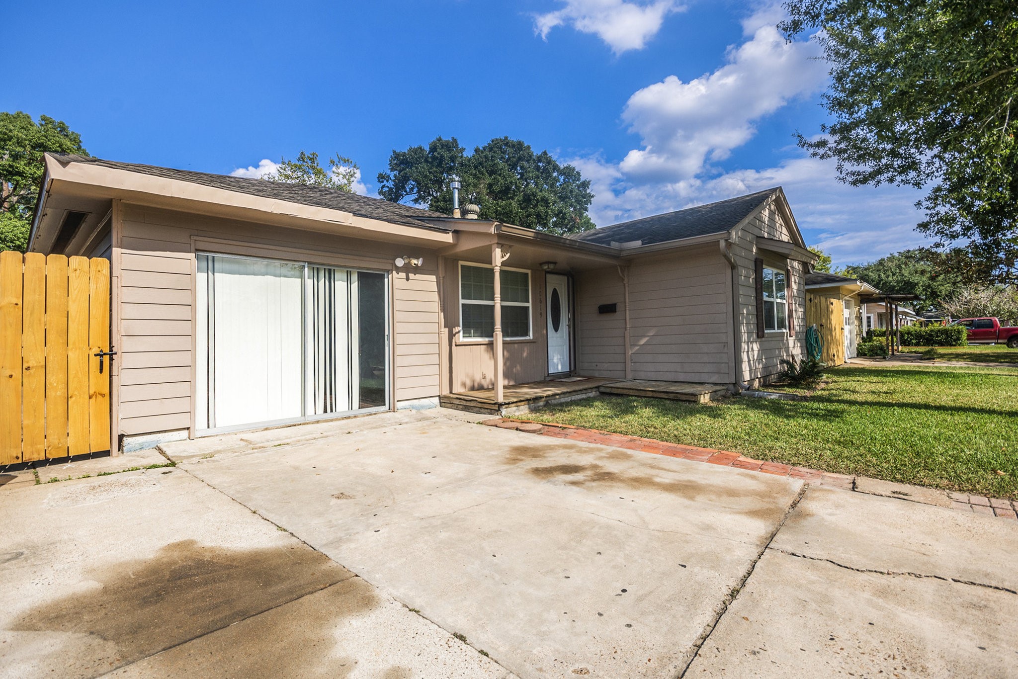 10619 Wheaton Drive Houston, TX 77089 - Photo 4 of 25 undefined