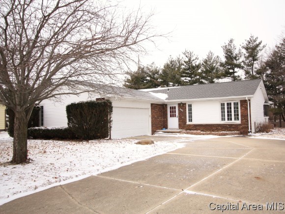 445 Armor Road Springfield, IL 62704 - Photo 1 of 14