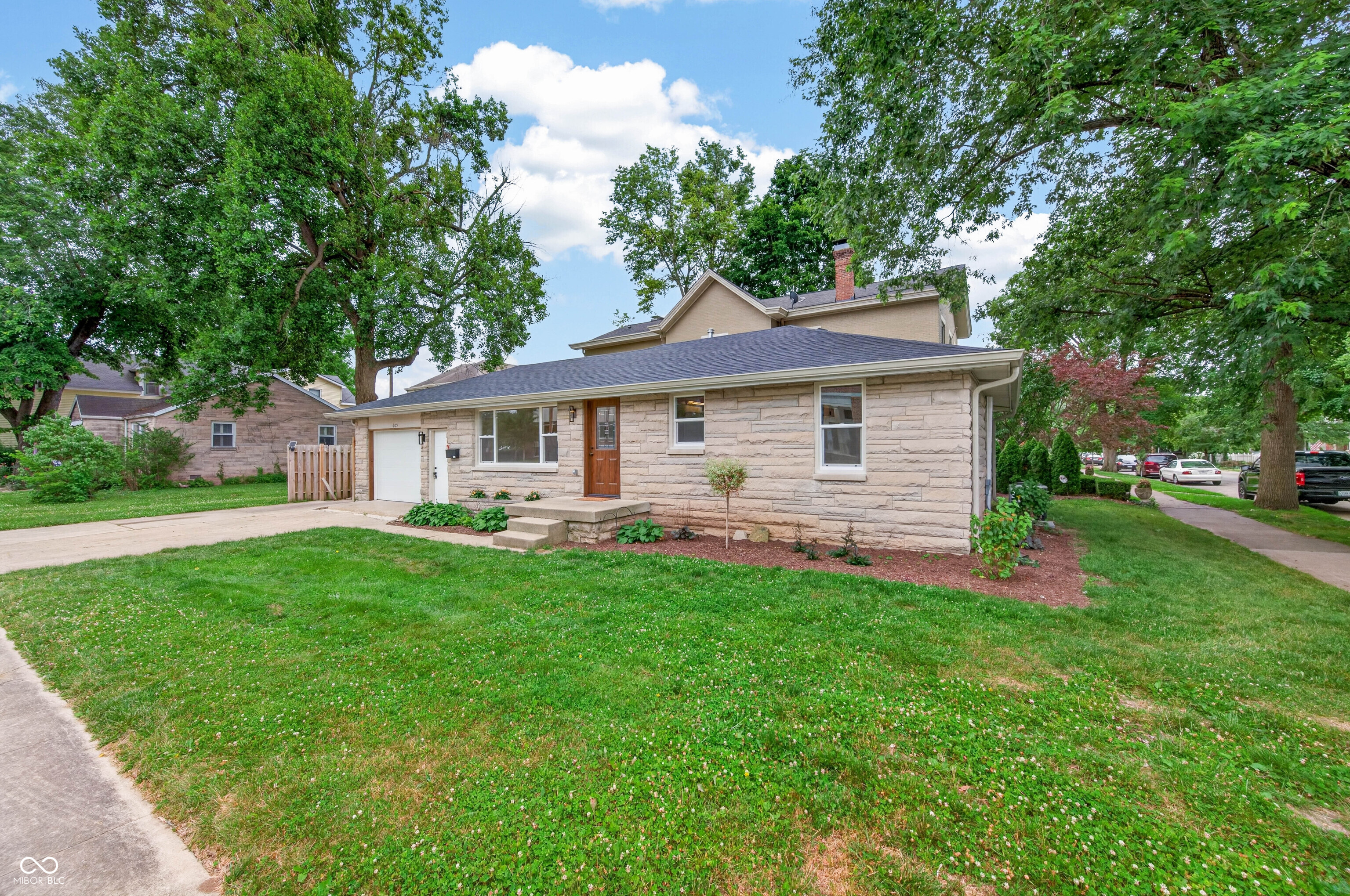 605 8th Street Columbus, IN 47201 - Photo 4 of 29