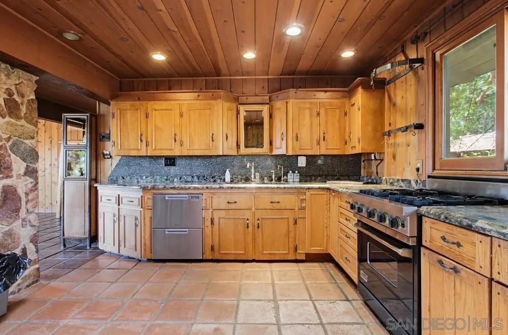 28605 Rolling Rock Road Escondido, CA 92026 - Photo 12 of 75