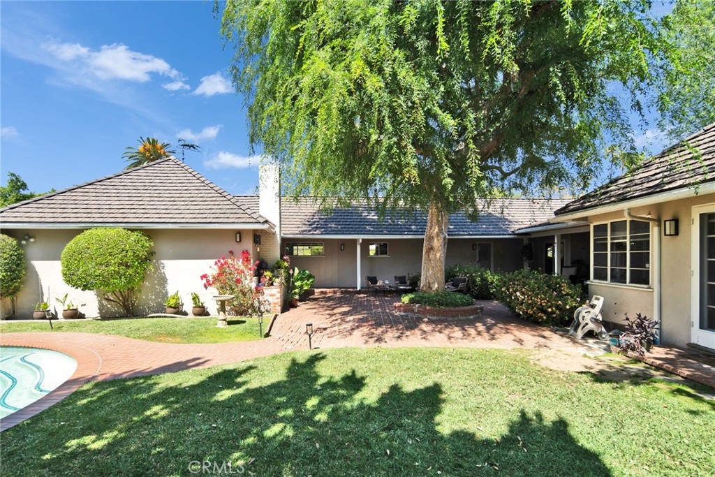 705 Chaucer Road San Marino, CA 91108 - Photo 28 of 35 front view of a house with a yard