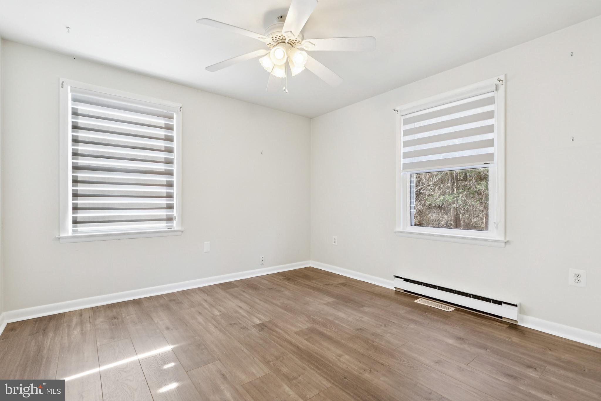 6127 Beverleys Mill Road Broad Run, VA 20137 - Photo 19 of 28 Third bedroom with two windows.