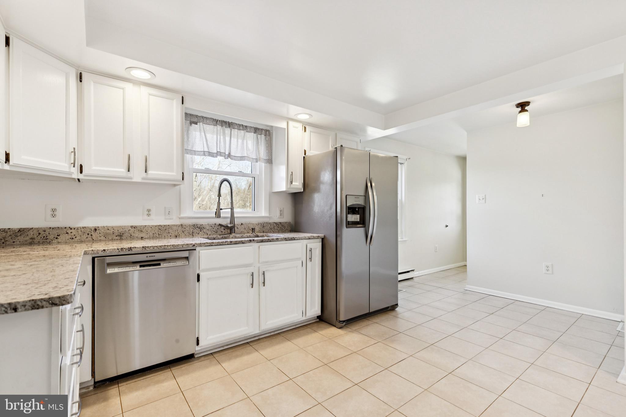 6127 Beverleys Mill Road Broad Run, VA 20137 - Photo 9 of 28 Charming kitchen with stainless appliances.