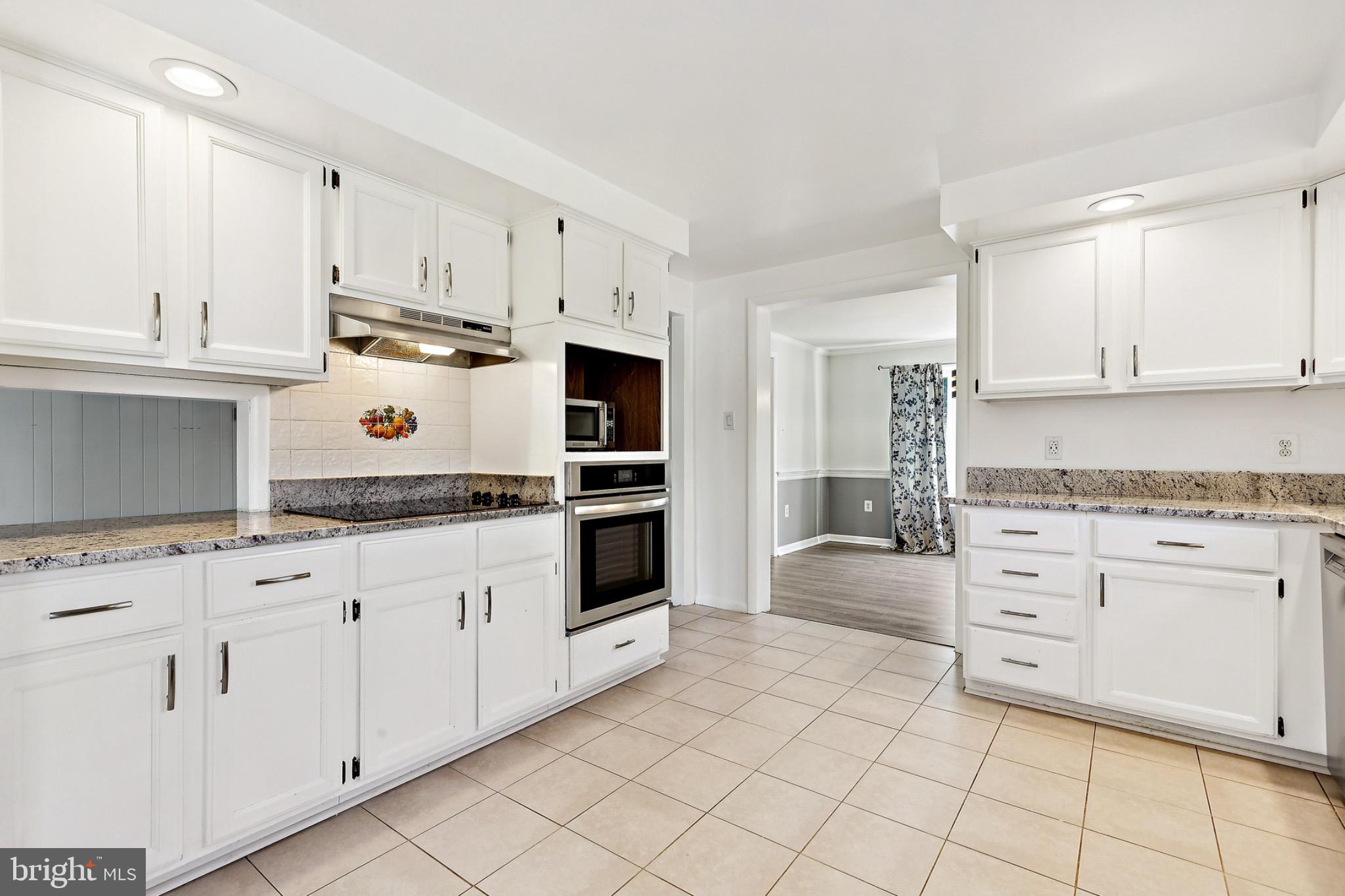 6127 Beverleys Mill Road Broad Run, VA 20137 - Photo 10 of 28 Charming white kitchen.