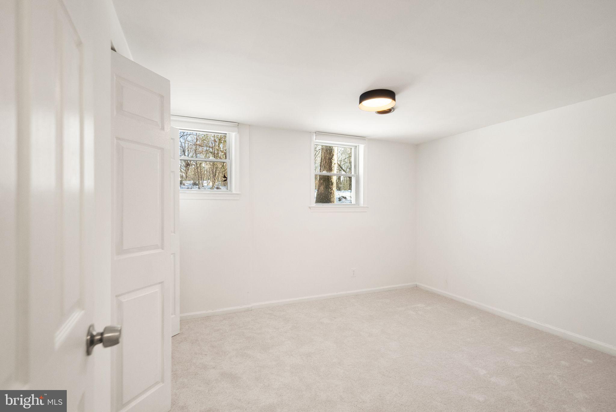 2280 Cocquina Drive Reston, VA 20191 - Photo 52 of 66 an empty room with windows and closet