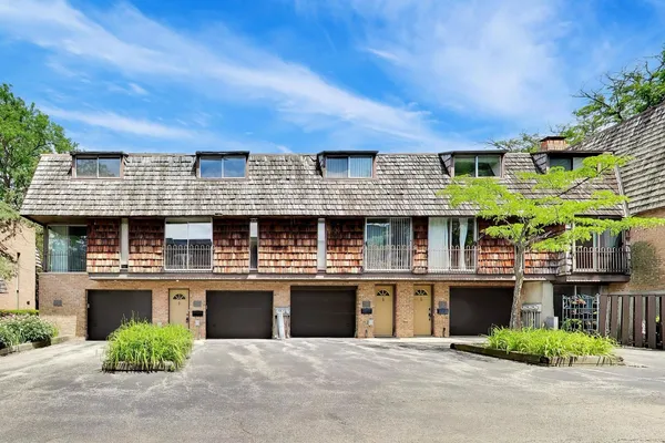 $285,000 | 454 South Lageshulte Street, Barrington, IL 60010