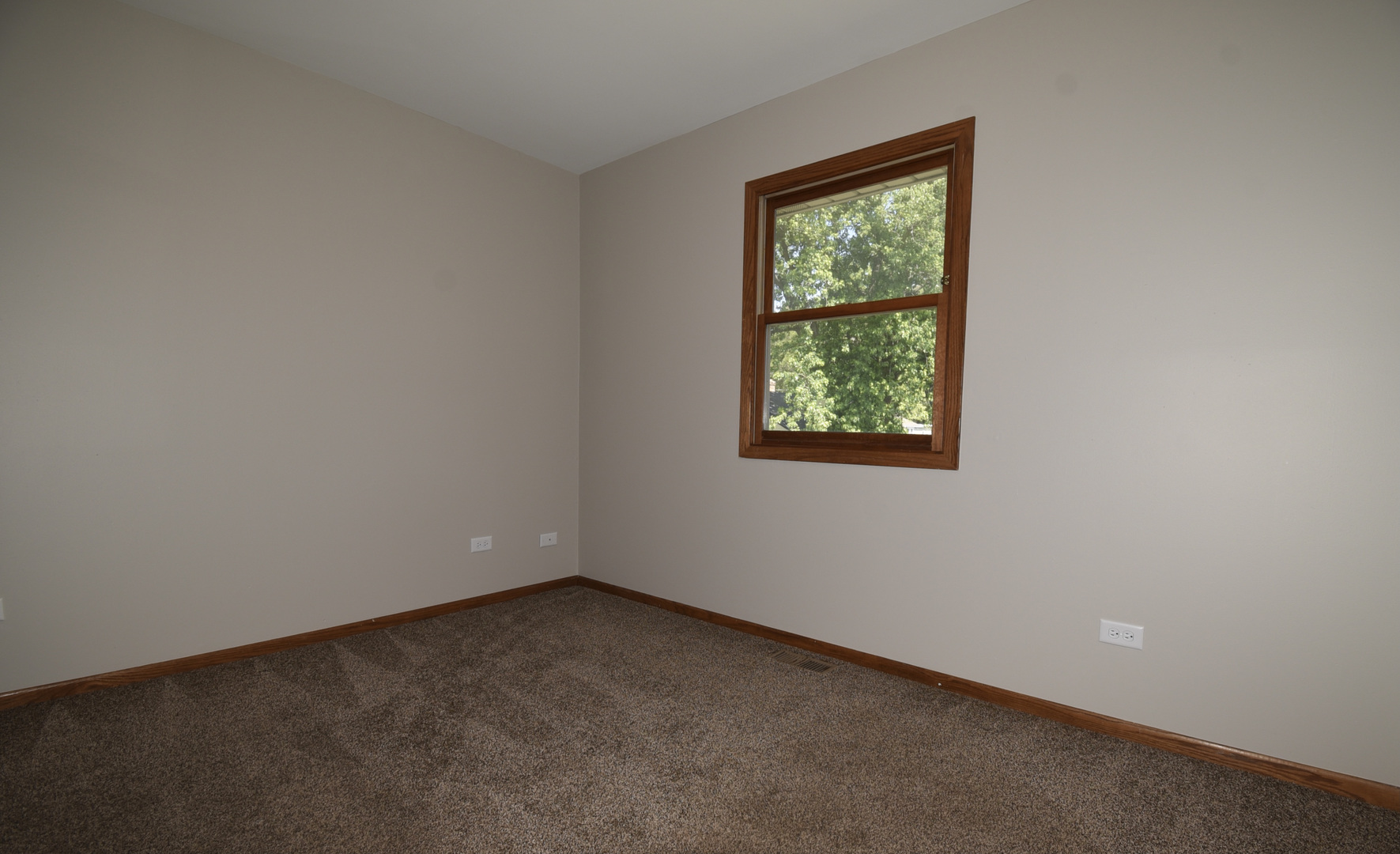 406 Garfield Road Fox Lake, IL 60041 - Photo 17 of 33 an empty room with a window