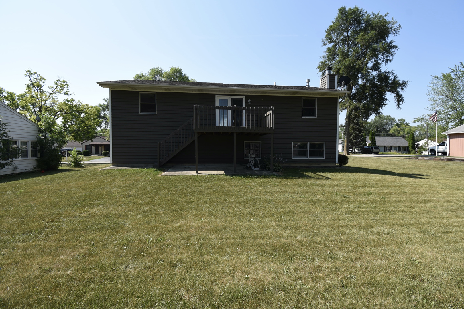 406 Garfield Road Fox Lake, IL 60041 - Photo 32 of 33 a front view of a house with a yard