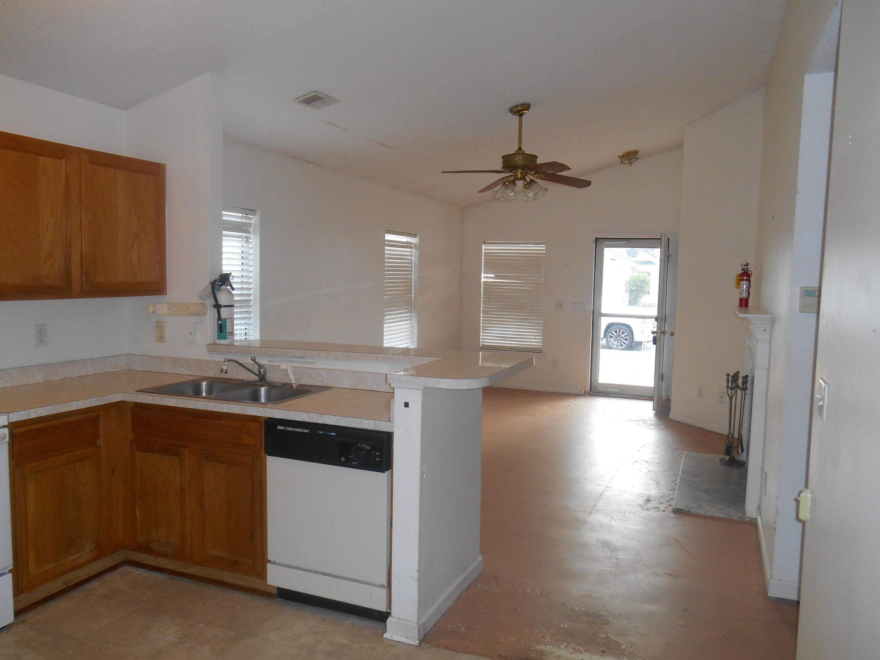 220 2 Pond Loop Ladson, SC 29456 - Photo 4 of 10 DSCN0085