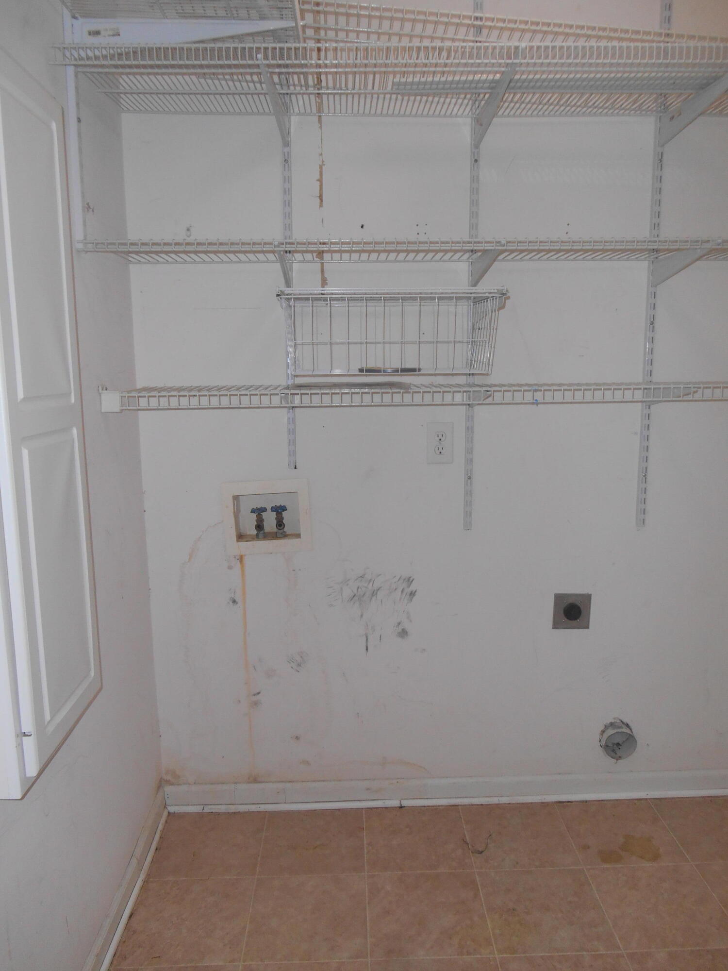 220 2 Pond Loop Ladson, SC 29456 - Photo 5 of 10 DSCN0086