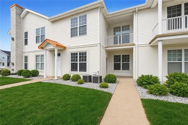 $214,900 | 217 Adams Pointe Boulevard, Unit 11, Mars, PA 16046