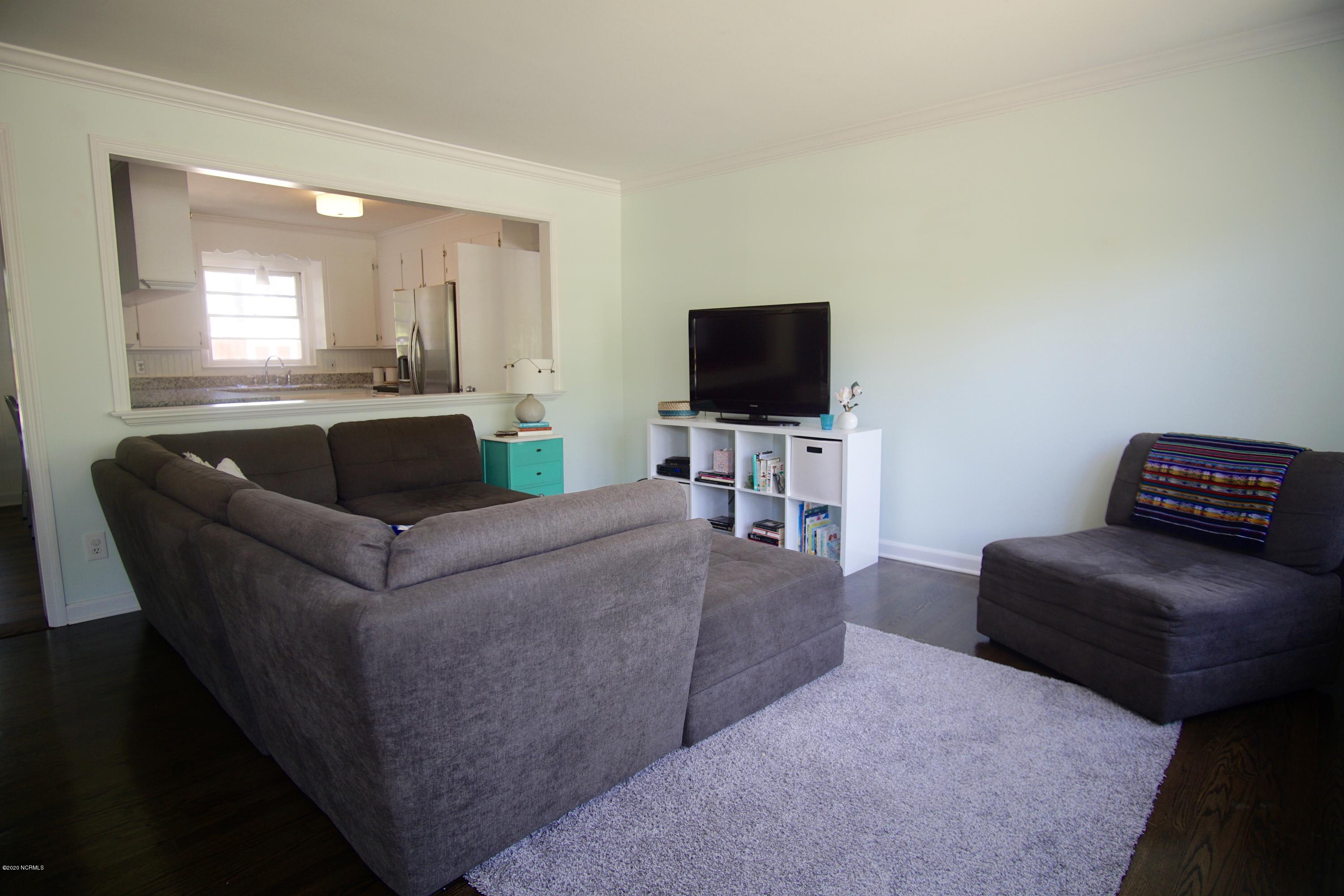 2202 Shirley Road Wilmington, NC 28405 - Photo 4 of 17 DSC00812