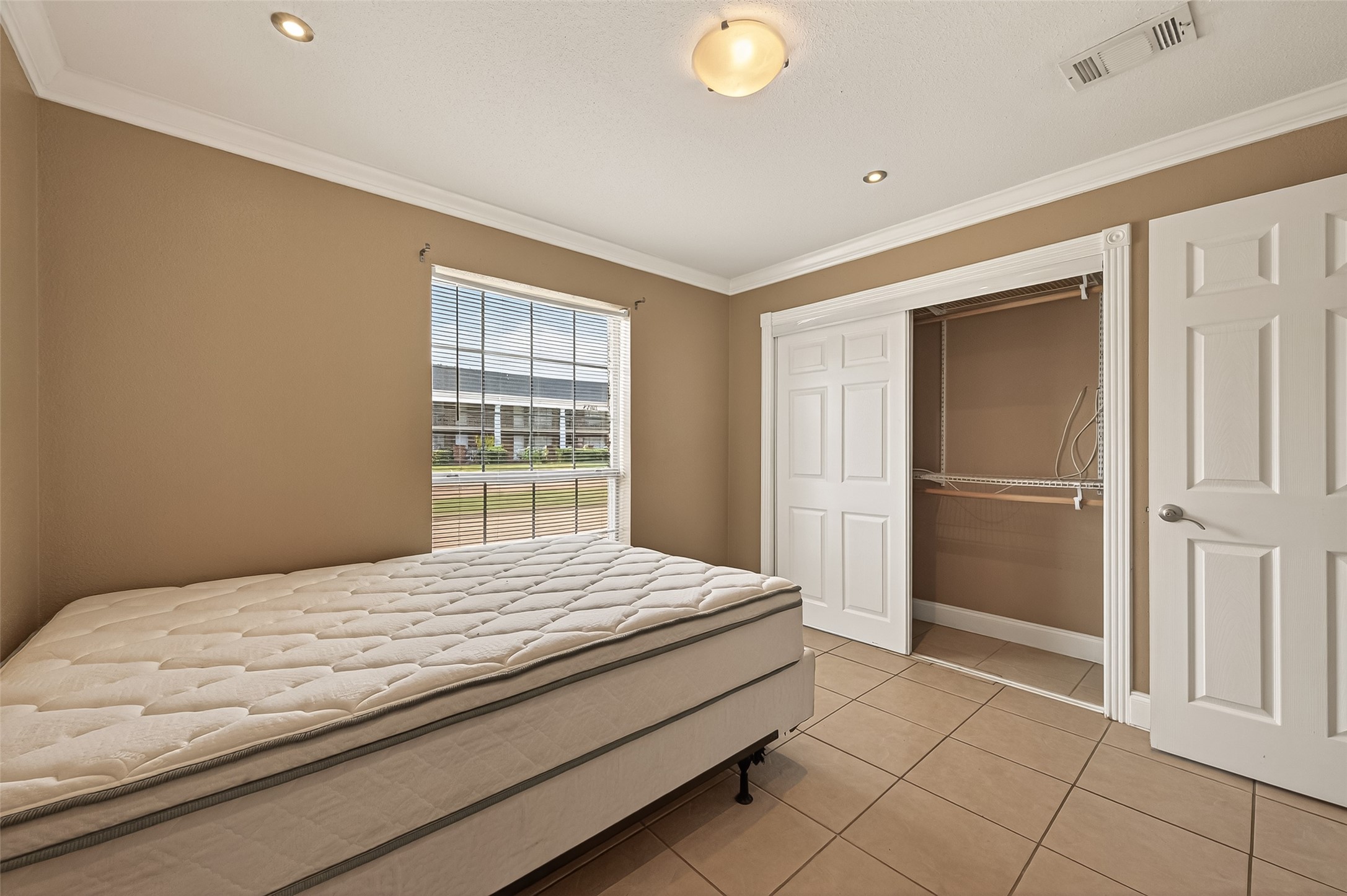 2201 Fountain View Drive, Unit 3 Houston, TX 77057 - Photo 13 of 20 a bedroom with a bed and a window