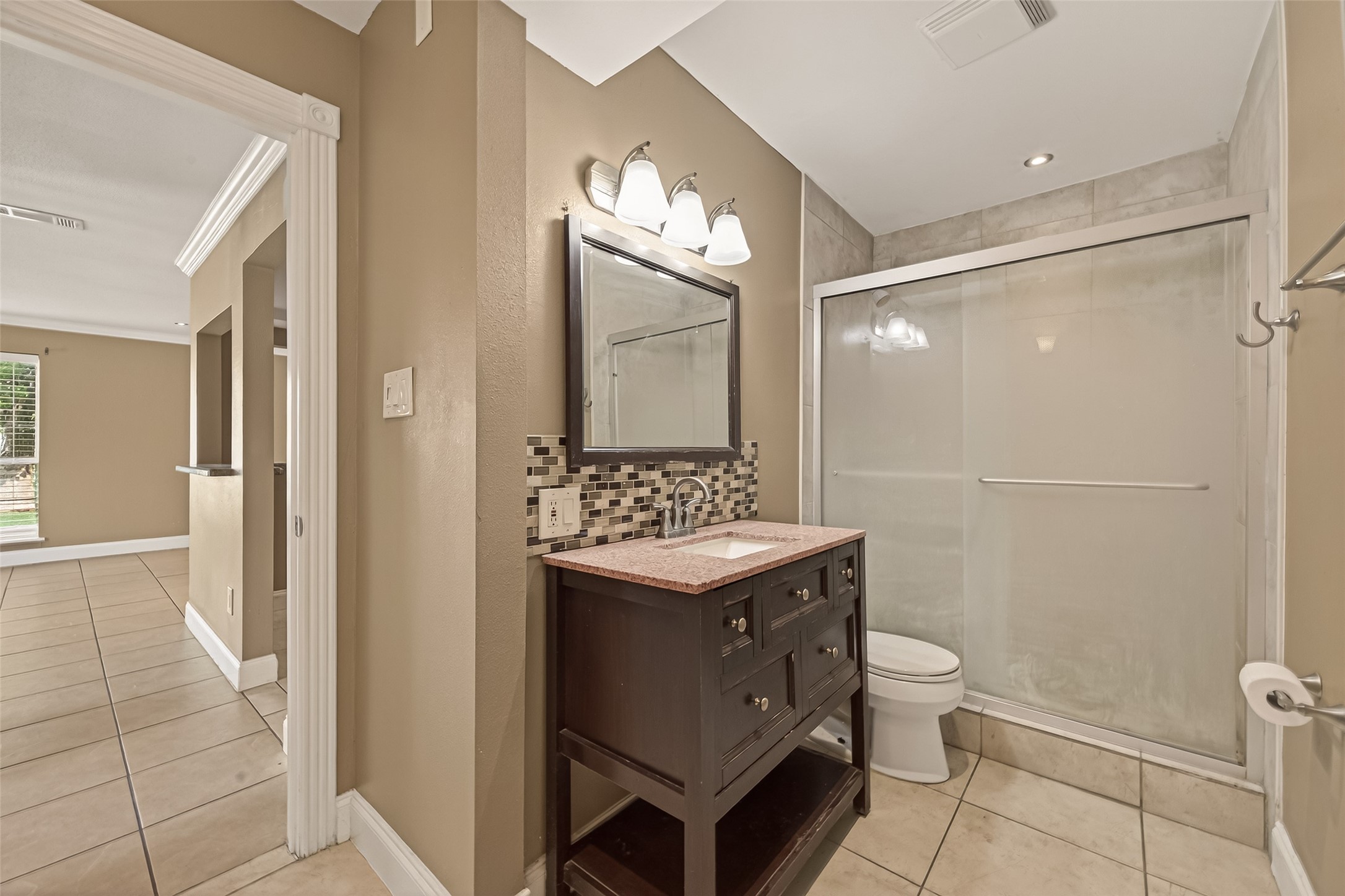 2201 Fountain View Drive, Unit 3 Houston, TX 77057 - Photo 15 of 20 a bathroom with a toilet a sink and mirror